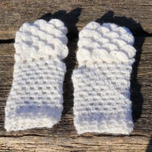 bezprstové háčkované biele rukavice