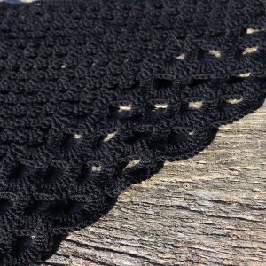 handmade čierna šatka s oblúčikovým okrajom